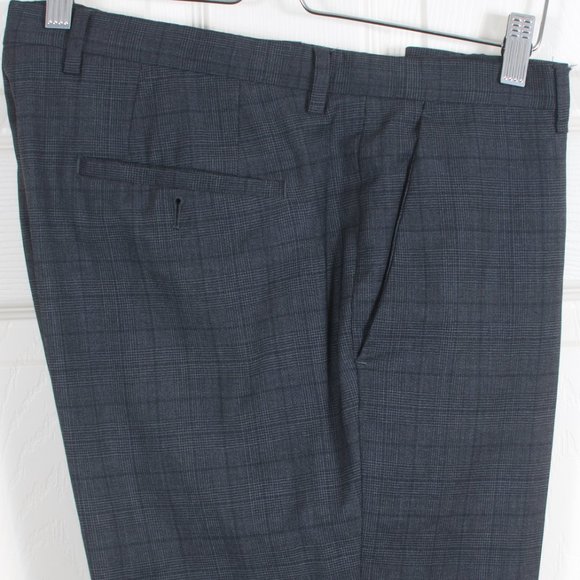 [SOLD] Hugo Boss 40R Modern Fit Wool Gray Check Single Breasted suit. - Picture 9 of 12